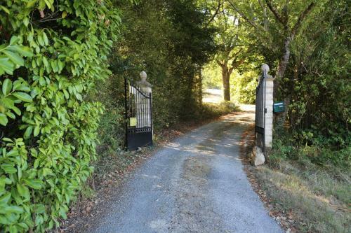 Hostal Domaine Du Bouysset