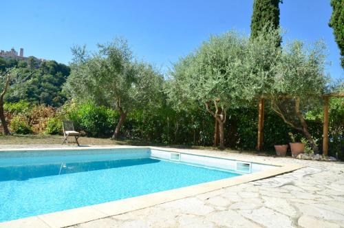 Artistic Apartment Saint-paul-de-vence With Pool
