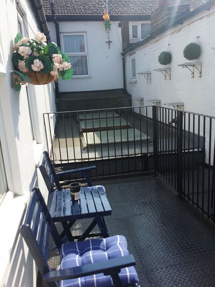 Hostal The Beach House
