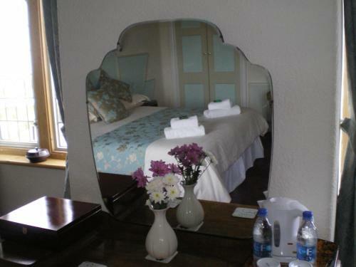 Hostal The White Lodge