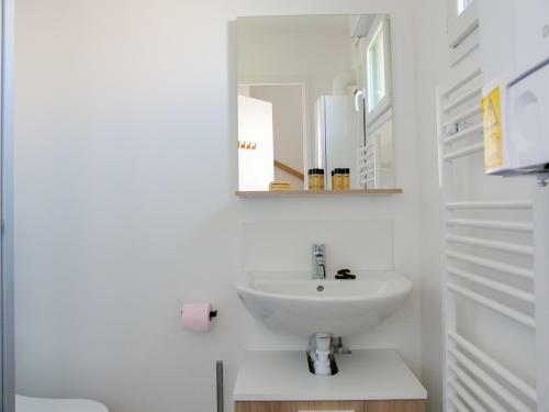 Maison Neuve Lumineuse Avec Jardin, Parking Priv�