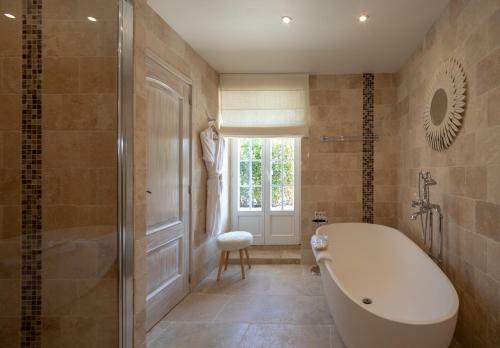 Hotel La Bastide Des Salins