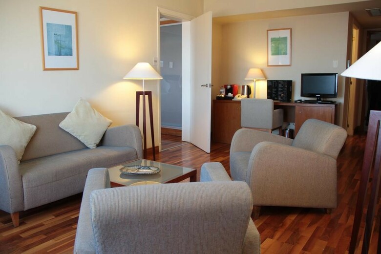 Hotel NH Montevideo Columbia