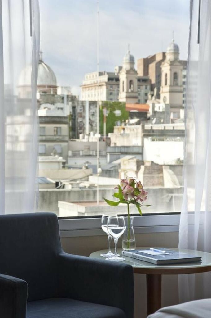 Hotel NH Montevideo Columbia
