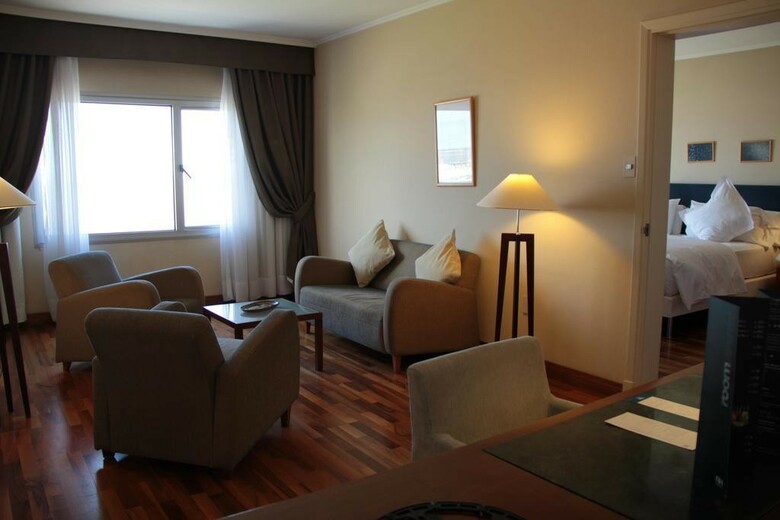 Hotel NH Montevideo Columbia