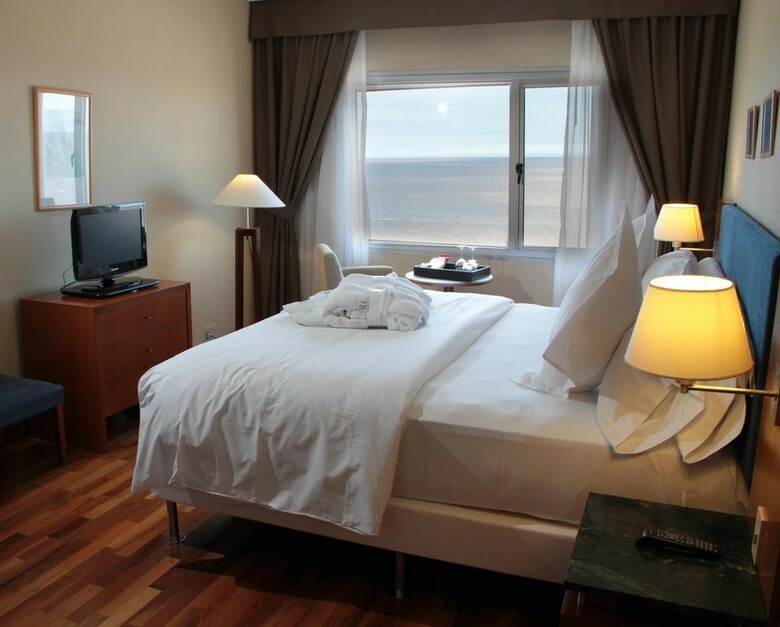 Hotel NH Montevideo Columbia