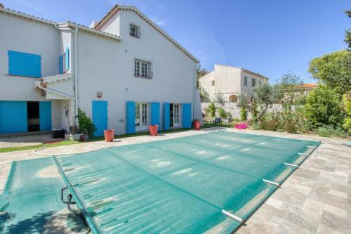 Elegant House With Terrace Garden And Pool