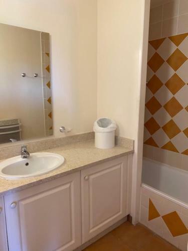 Apartamento Bright Apt With Terrace In Saumane De Vaucluse