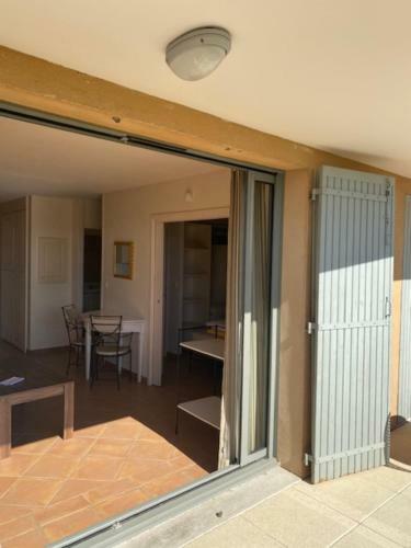 Apartamento Bright Apt With Terrace In Saumane De Vaucluse