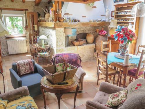 Holiday Home Les Volets Bleus