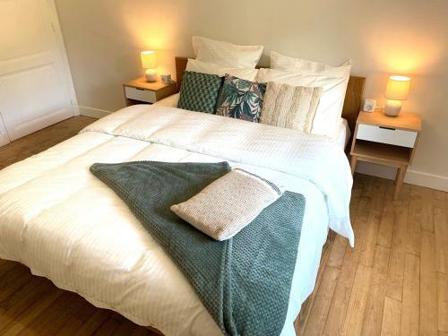 Villa Au Bord De La Rivi�re Avec Spa