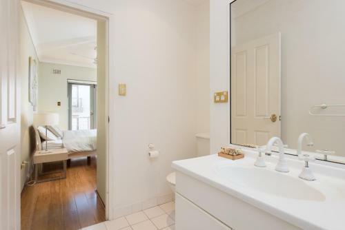 Sydney Inner City Sanctuary- 2 Bedroom Apartment
