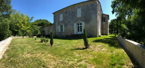Solomiac , Batisse De Caract�re Xiveme Si�cle