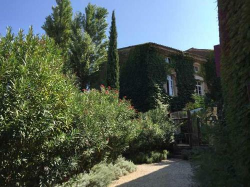 Bed & Breakfast Les Aigui�res En Provence