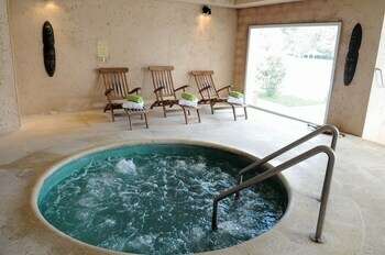 Hotel Howard Johnson Pilar Resort Spa & Convention Center