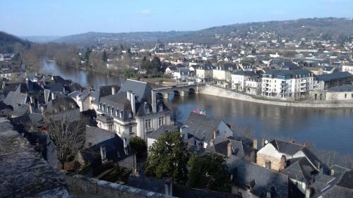 Au Calme Sur Les Hauteurs De Terrasson