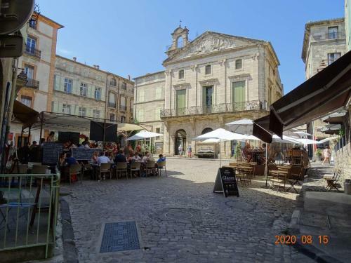 Apartamento Proche P�z�nas, Tr�s Bel Appartement, Commerces