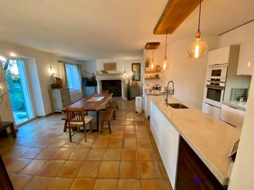 Villa Propri�t� Exceptionnelle � 25km D?aix En Provence - 8 Guests