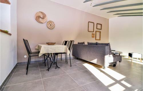 Nice Apartment In Uz�s With Wifi And 1 Bedrooms