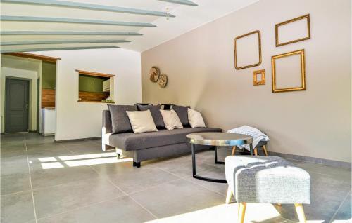 Nice Apartment In Uz�s With Wifi And 1 Bedrooms