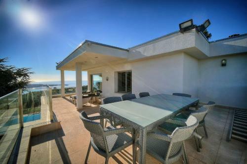Cannes Luxury Rental - Modern Villa Supercannes