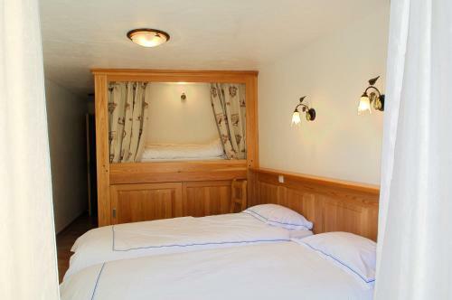 Hostal Chalet Colinn