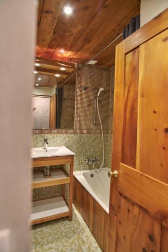 Hotel H�tel Les Lor�s