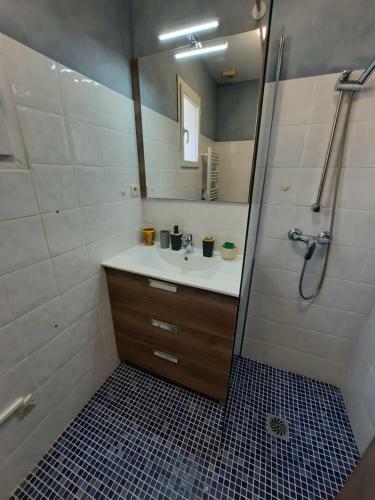 Apartamento Coquet T2 ,terrasse,parking ,4 Kms D Avignon