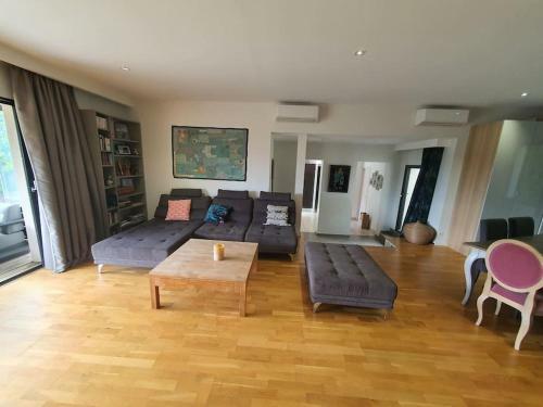 Villeneuve Les Avignon, Villa Enti�re En Provence