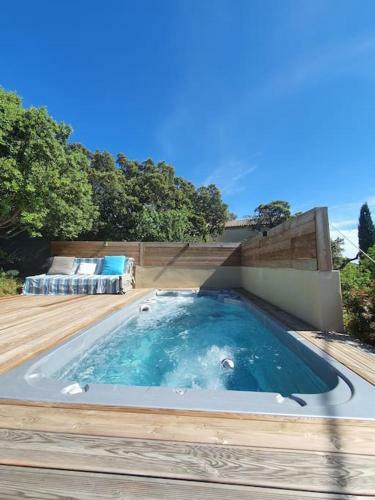 Villeneuve Les Avignon, Villa Enti�re En Provence