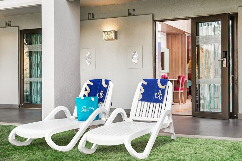 Hotel Cabanas Sun City