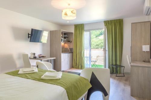 Domaine Des Pierres Dor�es