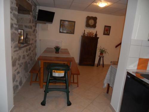 Bed & Breakfast Annie Jouve Chambres D'h�tes Champassis