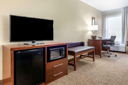 Hotel Comfort Inn And Suites Cincinnati