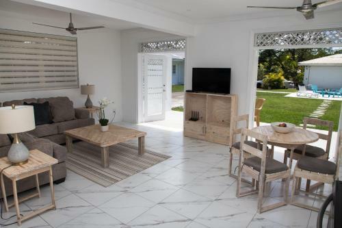 Stunning 2 Bed Bungalow With Private Pool In Barbados