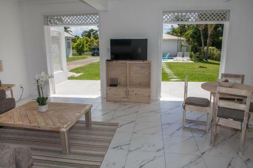 Stunning 2 Bed Bungalow With Private Pool In Barbados