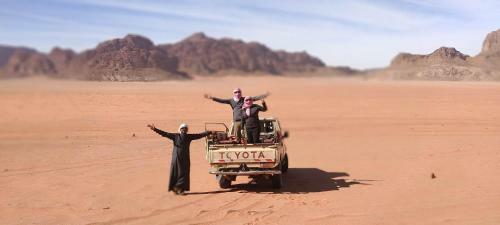 Wadi Rum Desert Eid Camp & Cave & Tours