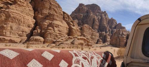 Wadi Rum Desert Eid Camp & Cave & Tours