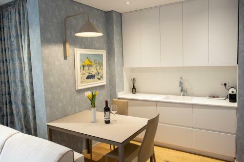 Seven Luxury Suites - Apartments