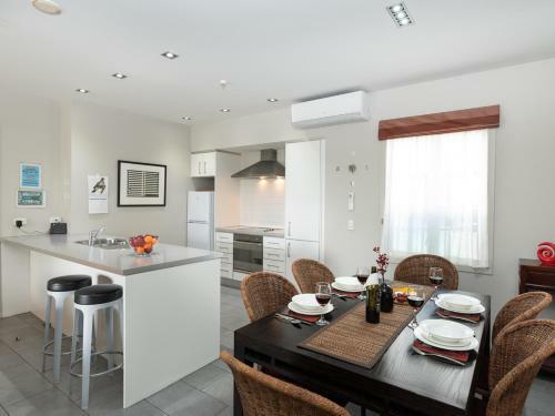 Oceanside - Paihia Waterfront Apartment