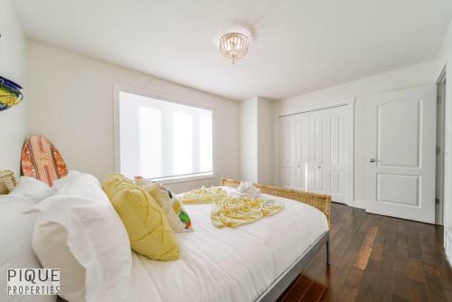 Villa New, 3bdrm Tropical Oasis, Central, Garage, Fireplace, Wifi!