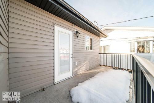 Villa New, 3bdrm Tropical Oasis, Central, Garage, Fireplace, Wifi!