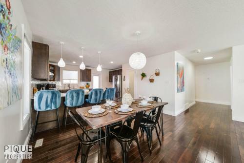 Villa New, 3bdrm Tropical Oasis, Central, Garage, Fireplace, Wifi!