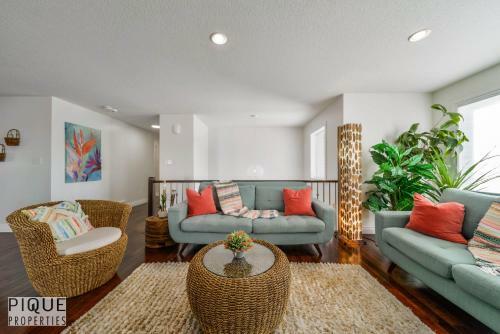 Villa New, 3bdrm Tropical Oasis, Central, Garage, Fireplace, Wifi!