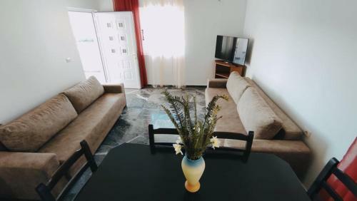 Four Seasons Apartments