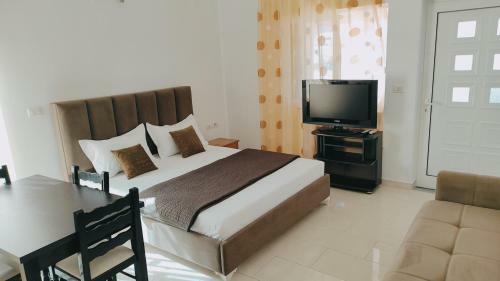 Four Seasons Apartments