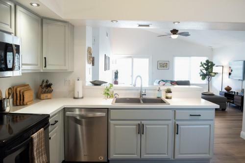 Beautifully Renovated Glendale Retreat