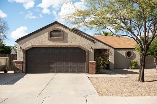 Beautifully Renovated Glendale Retreat
