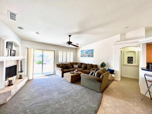 Garage & Driveway Boat Parking/ Views/sleeps 8