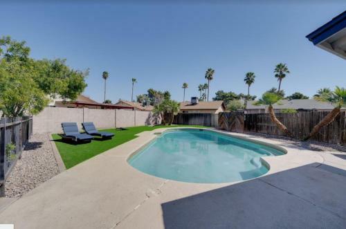 Private Resort Centrally Located W/ Outdoor Oasis.